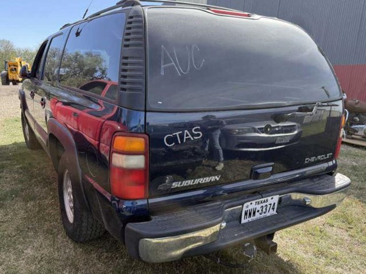 2001-chevrolet-suburban-image-8