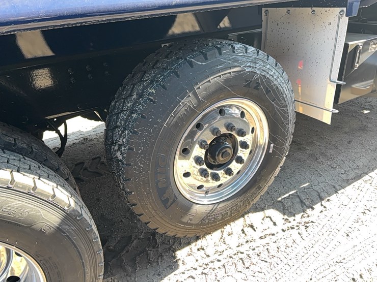 2026-peterbilt-567-image-5