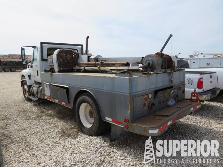 2011-international-7400-image-3