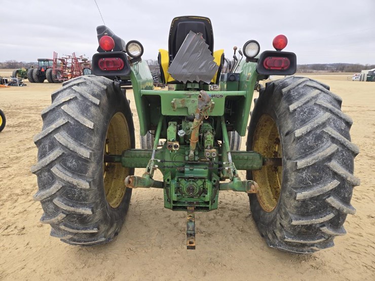 john-deere-4040-image-15