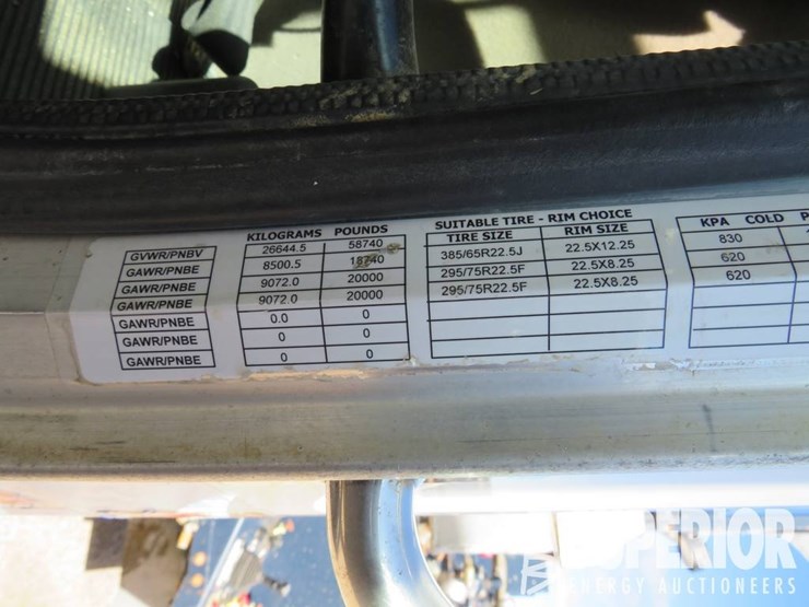 2010-peterbilt-365-image-22