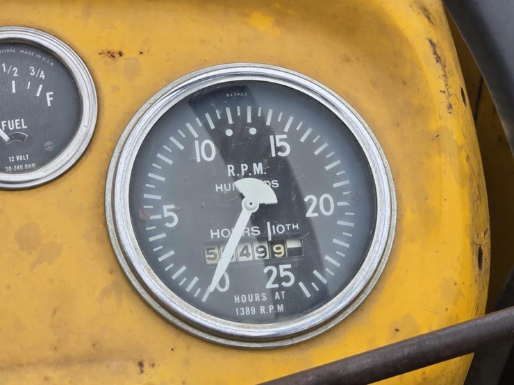 #359-•-massey-ferguson-utility-tractor-image-12