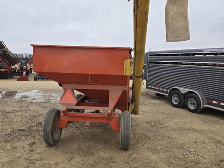 #72-•-fertilizer-auger-wagon-on-gear-image-6
