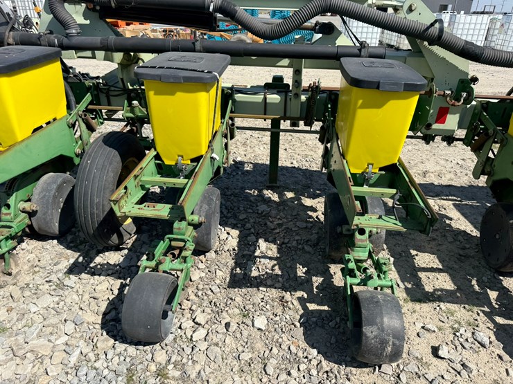 john-deere-12-image-11