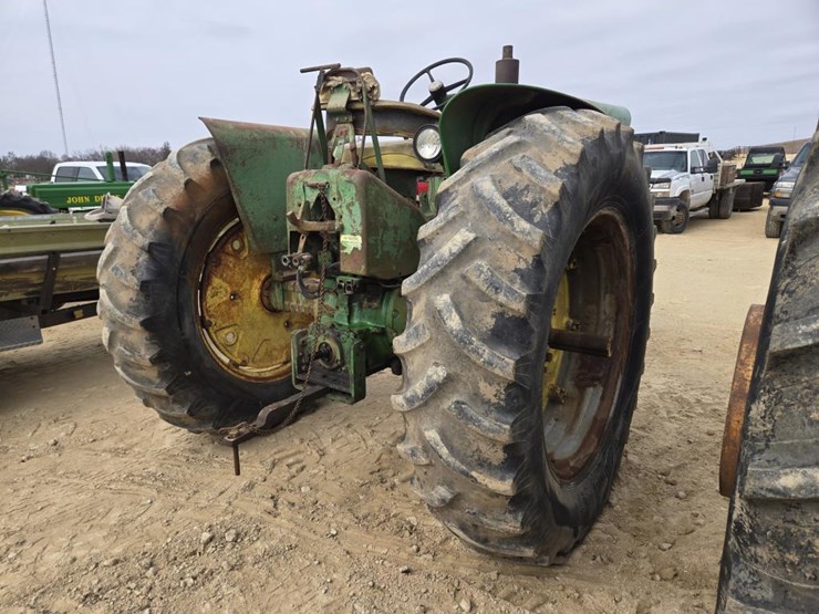 john-deere-3010-image-9