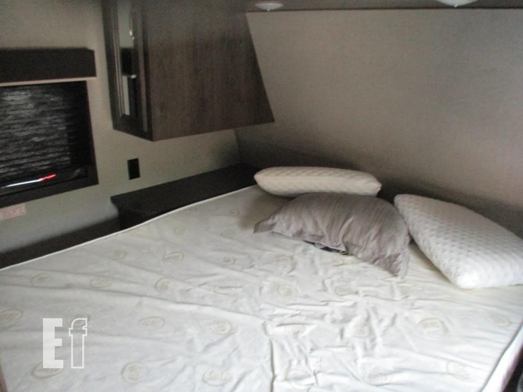 2020-jayco-jay-flight-rocky-mountain-edition-242bhs-image-16