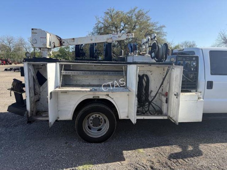 2011-ford-f550-image-9