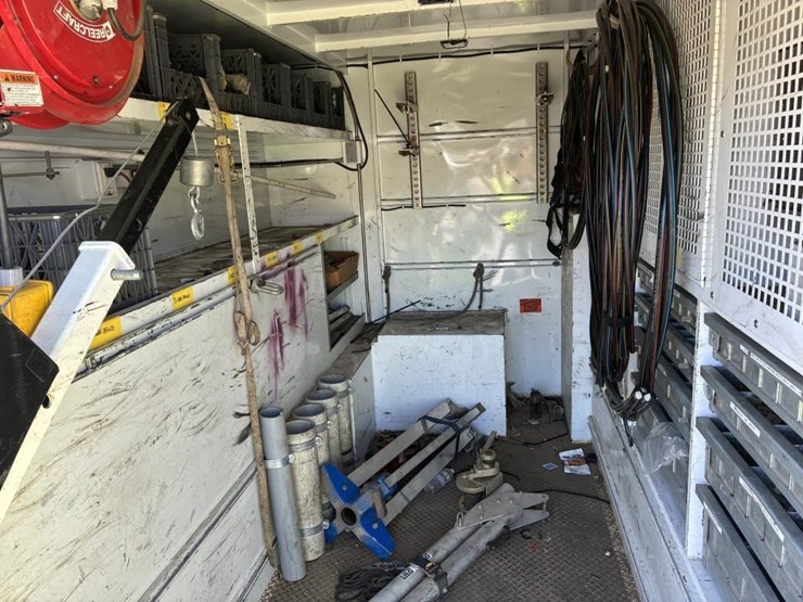 2012-ford-f550-xlt-image-10