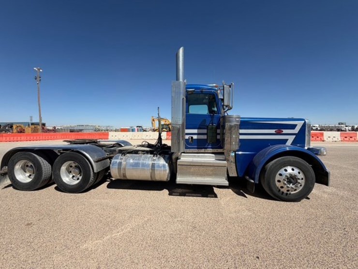 2022-peterbilt-389-image-4