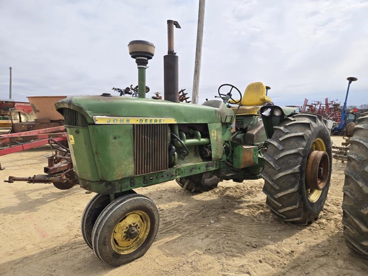 john-deere-4010-image-1