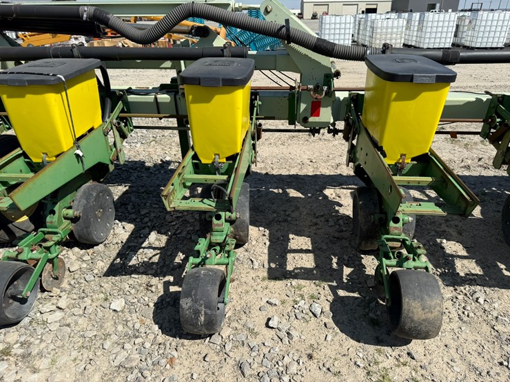 john-deere-12-image-10