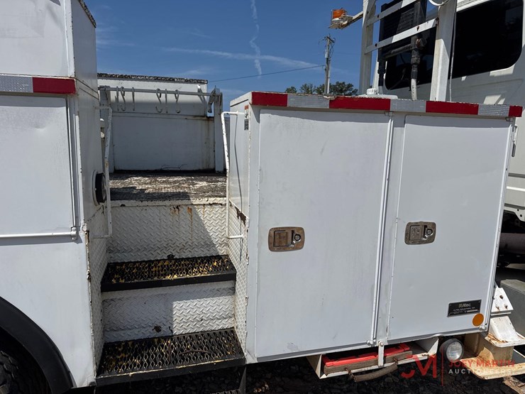 2011-international-7400-image-20