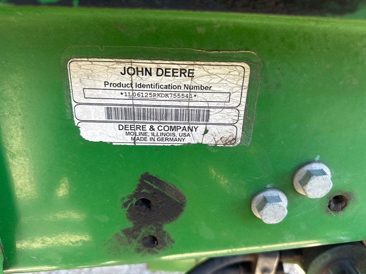 2013-john-deere-6125r-image-21