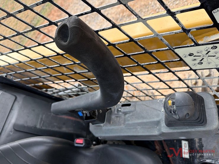 2023-caterpillar-226d3-image-14