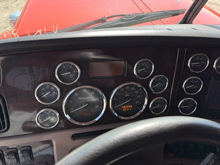 2022-peterbilt-389-image-19