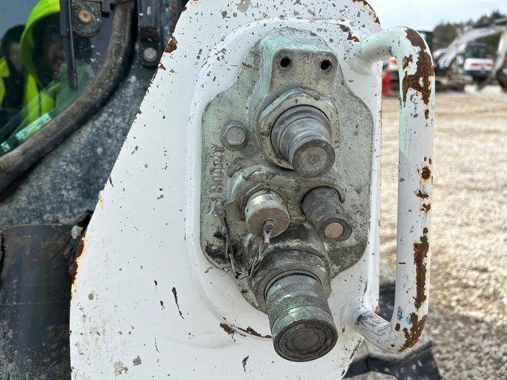 2020-bobcat-s590-image-11