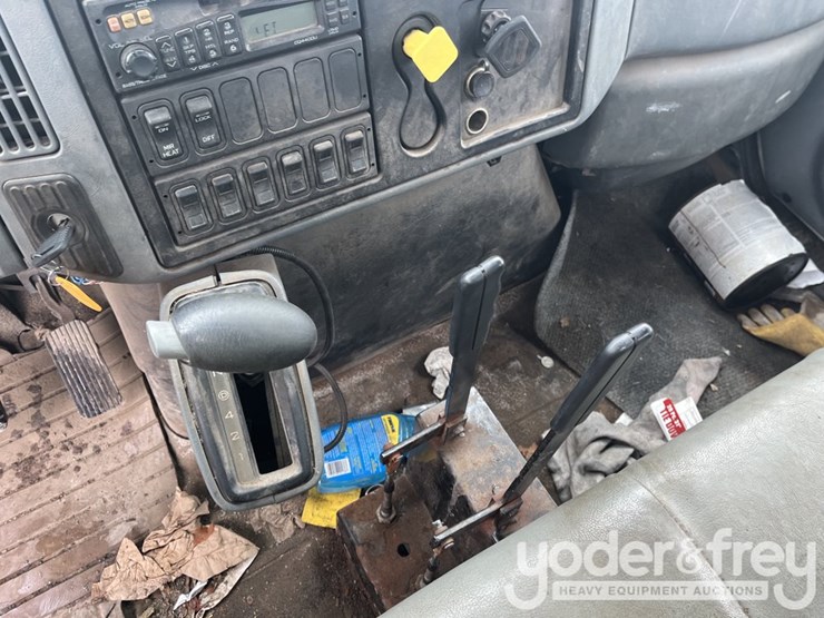 2002-international-durastar-4300-image-16