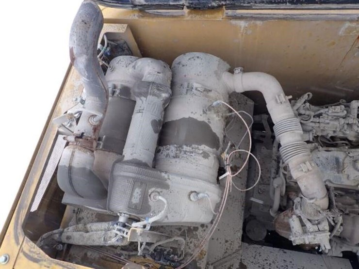 2017-caterpillar-320fl-image-41