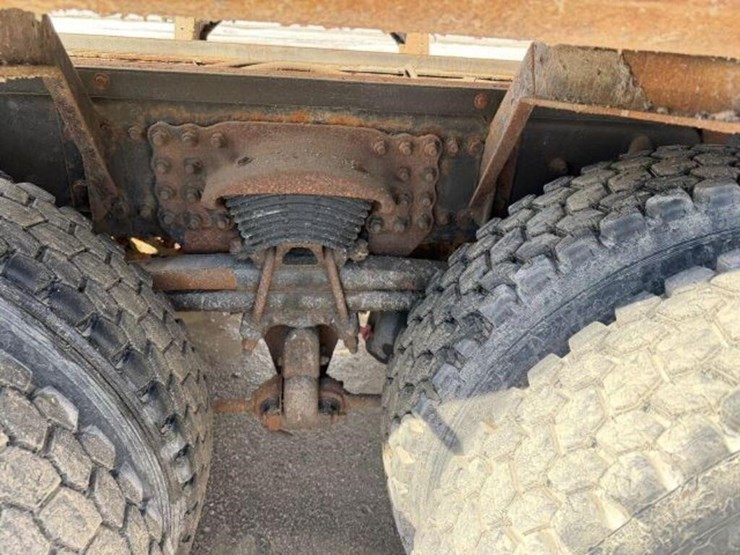 2013-freightliner-108sd-image-64