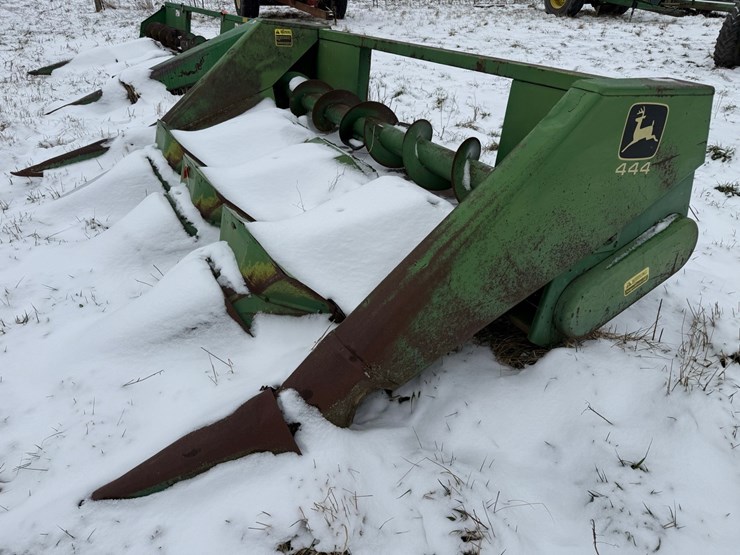 john-deere-444-image-1