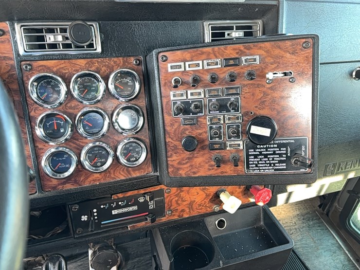 2001-kenworth-t800-image-22