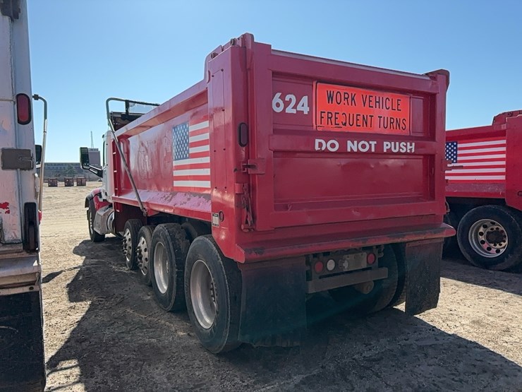 2015-peterbilt-567-image-3