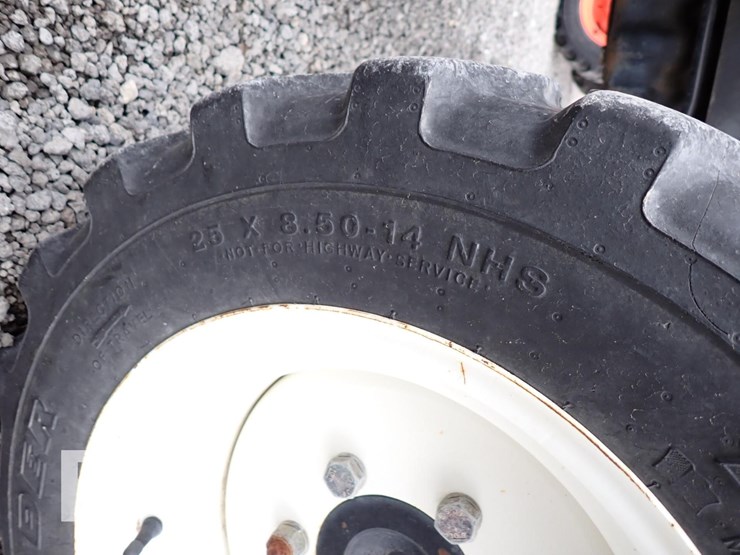 new-holland-35-image-11