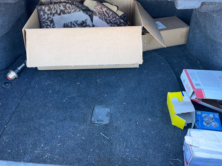 2004-cadillac-deville-sedan-image-31