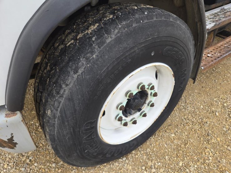 #7926-•-2003-freightliner-fl180-crane-truck-image-2