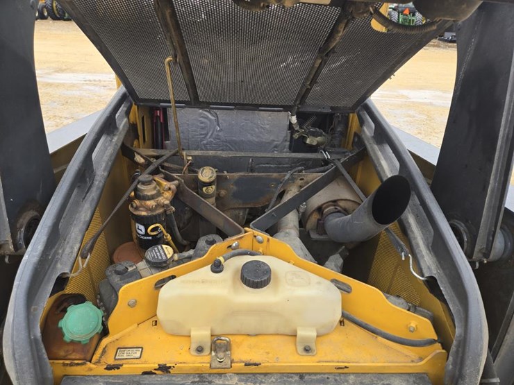 2012-deere-319d-image-12