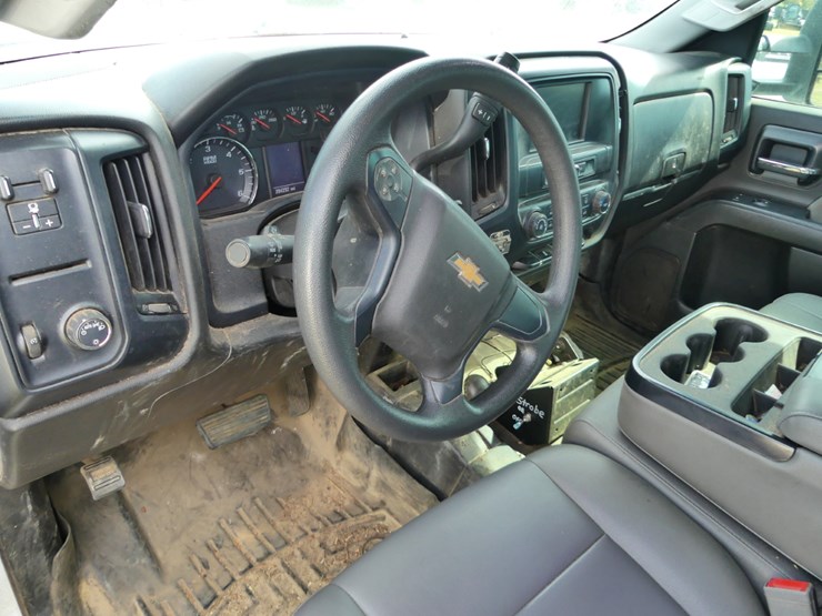 2018-chevrolet-3500-image-13