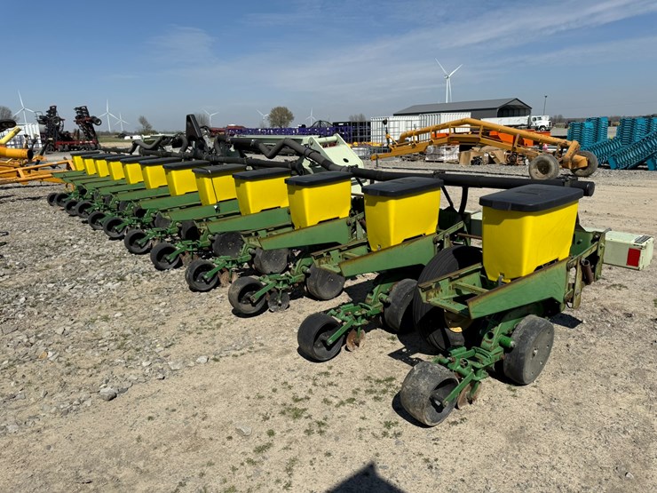 john-deere-12-image-4
