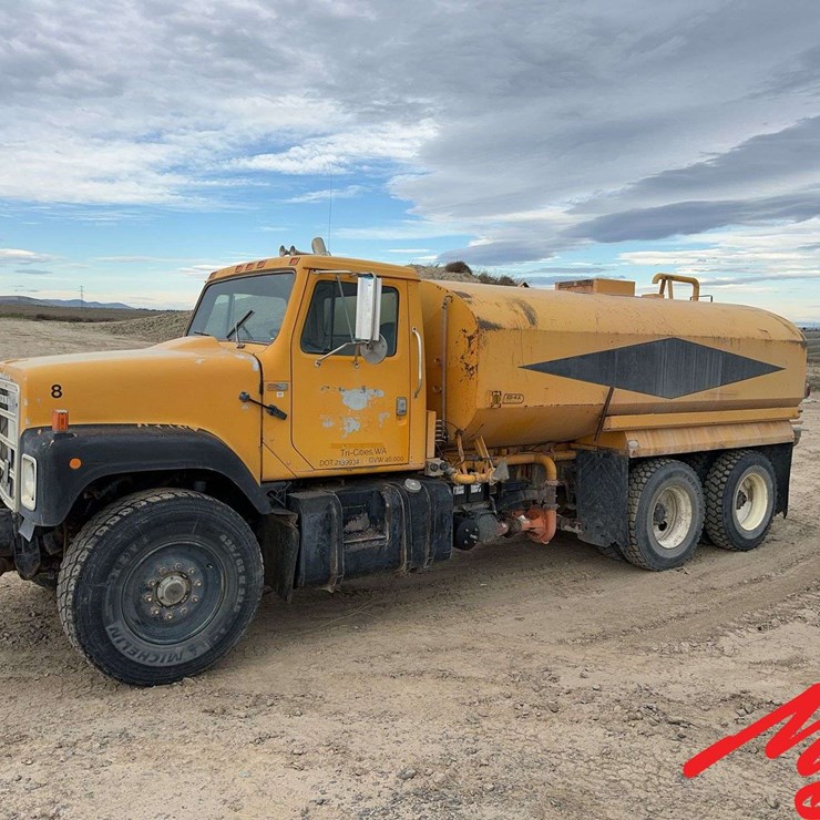 1985 INTERNATIONAL S2500