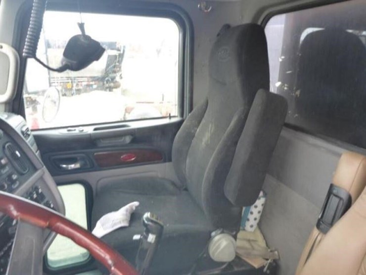 2015-peterbilt-367-image-18