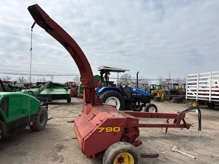 new-holland-790-image-6