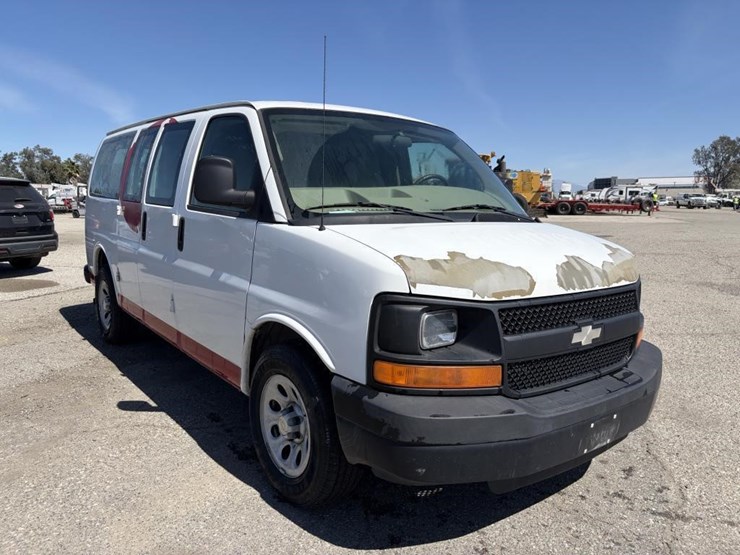 2009-chevrolet-express-1500-image-2