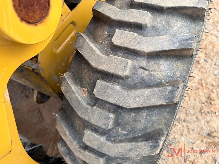 2023-caterpillar-226d3-image-7