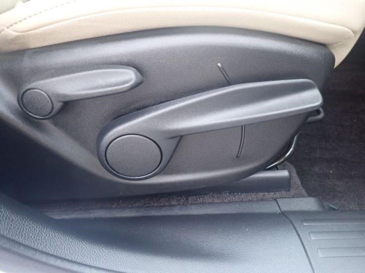 2016-jeep-cherokee-image-44