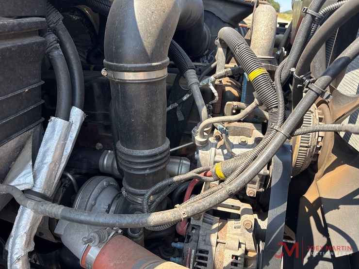 2011-international-7400-image-27