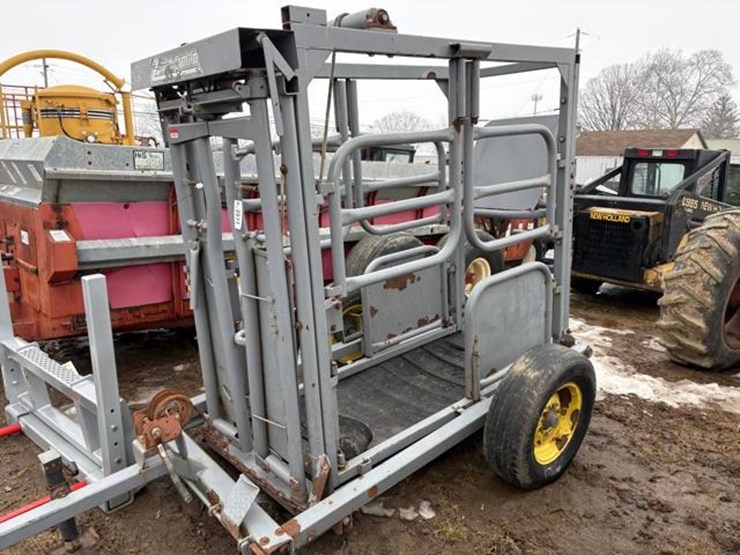 zimmerman-portable-cattle-head-lock-image-1