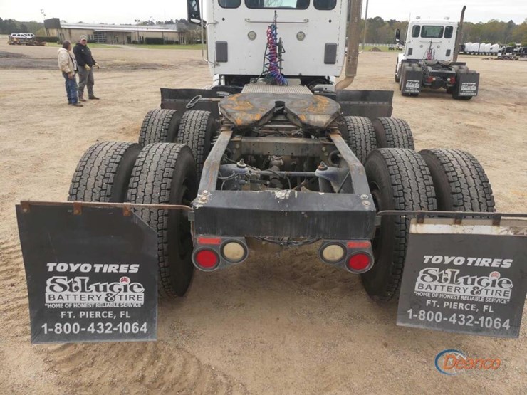 2017-peterbilt-567-image-7