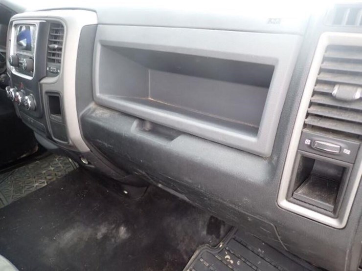 2015-dodge-1500-image-33