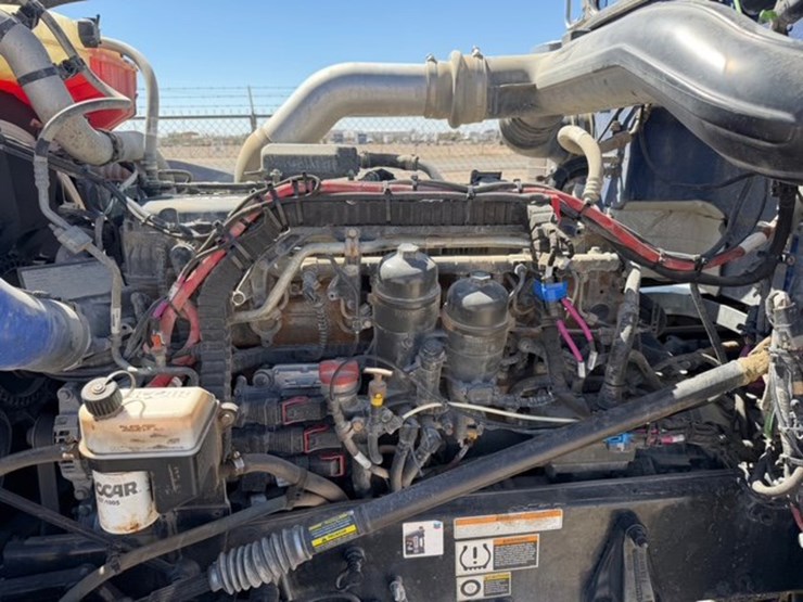 2022-peterbilt-389-image-15