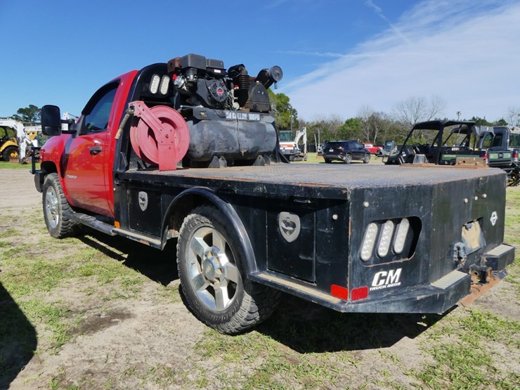 2013-chevrolet-silverado-2500-image-3