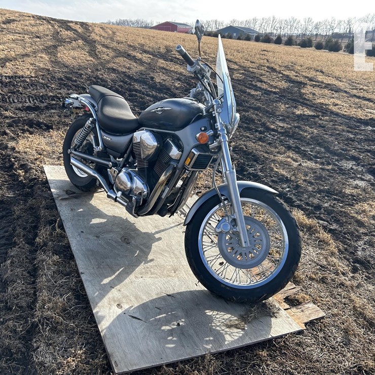 2005 SUZUKI BOULEVARD S83