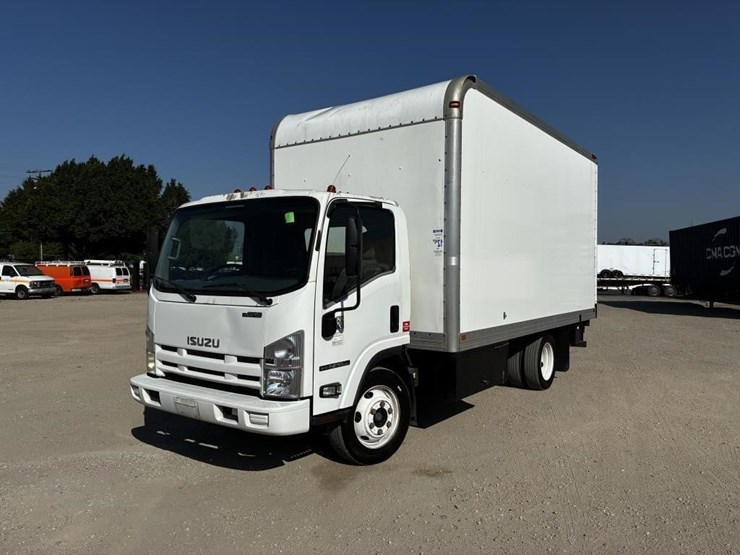 2013-isuzu-npr-image-1