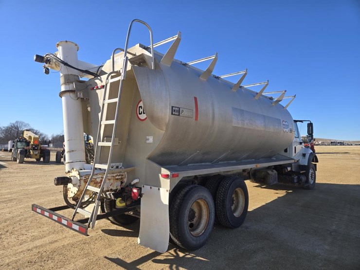 2007-international-7600-image-10