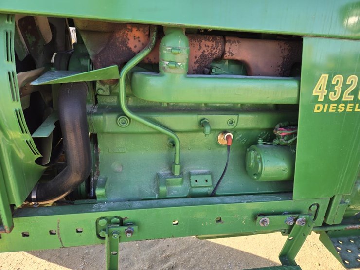 john-deere-4320-image-13