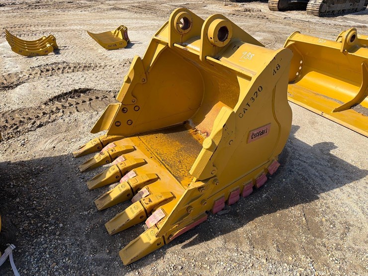 caterpillar-320-image-1