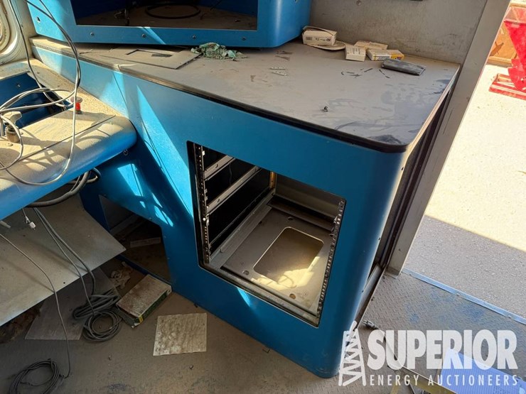 2006-peterbilt-335-image-12